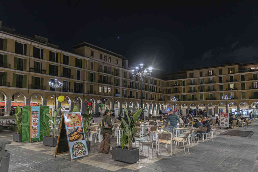 Mallorca - Palma 058 - plaza Mayor.jpg